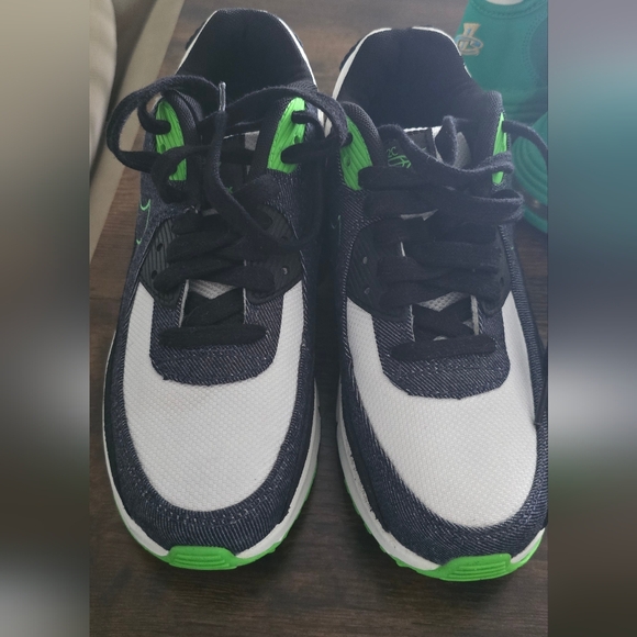 Kids' Nike Air Max 90 SE in Black/Scream Green 5Y